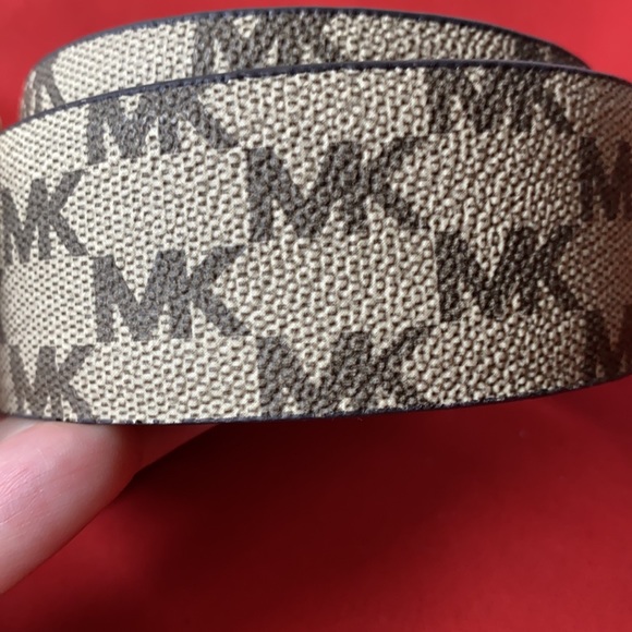 New MK Michael Kors reversible belt. large ⭐️⭐️⭐️⭐️ - Picture 7 of 17